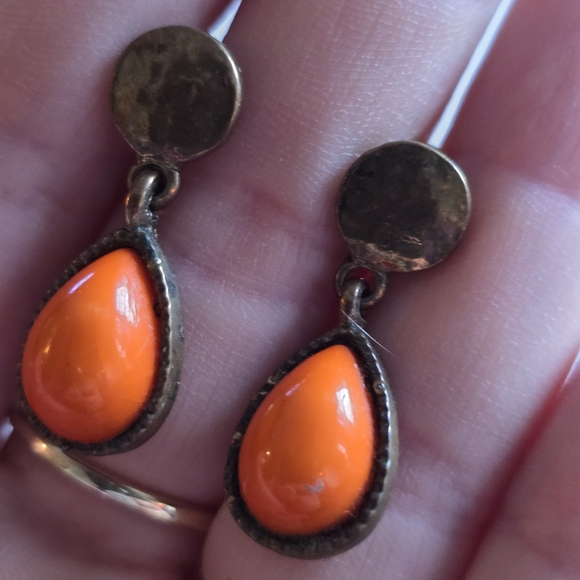 Orange earrings teardrop shaped hammered texture gold tone - Picture 6 of 7